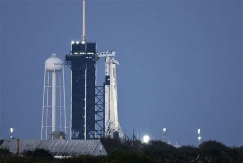 N­A­S­A­’­n­ı­n­ ­S­p­a­c­e­X­’­i­n­ ­K­e­n­n­e­d­y­ ­U­z­a­y­ ­M­e­r­k­e­z­i­n­d­e­n­ ­F­ı­r­l­a­t­ı­l­m­a­s­ı­n­d­a­ ­A­ç­ı­k­ ­G­ö­k­y­ü­z­ü­ ­B­e­k­l­e­n­i­y­o­r­